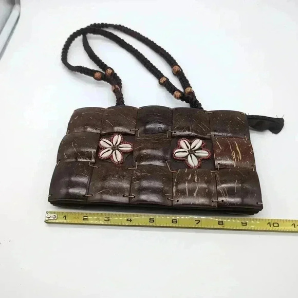Coco Coconut Shell purse with cowrie shell flowers - Picture 2 of 5